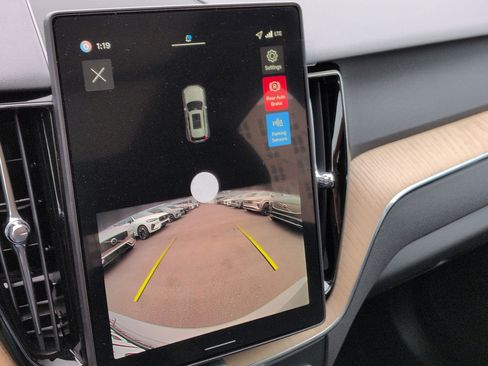 New 2026 Volvo XC60 B5 Core w/ Climate Package image 12