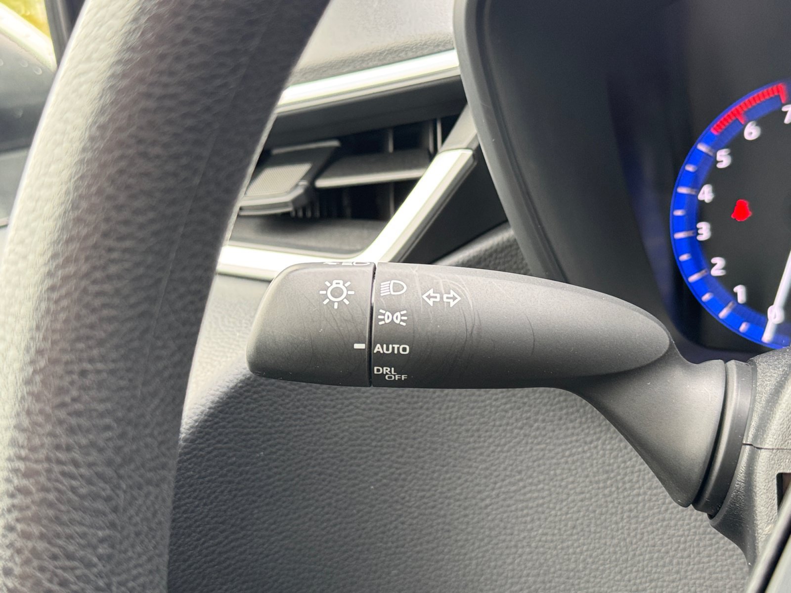 Used 2022 Toyota Corolla LE FWD image 17