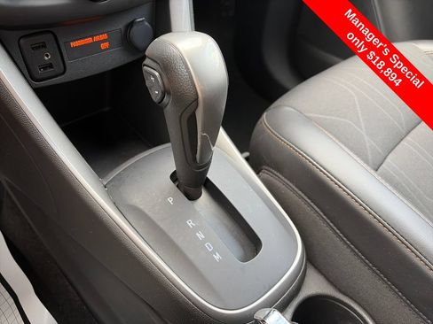 Used 2022 Chevrolet Trax LT w/ Midnight Edition AWD/4WD image 22