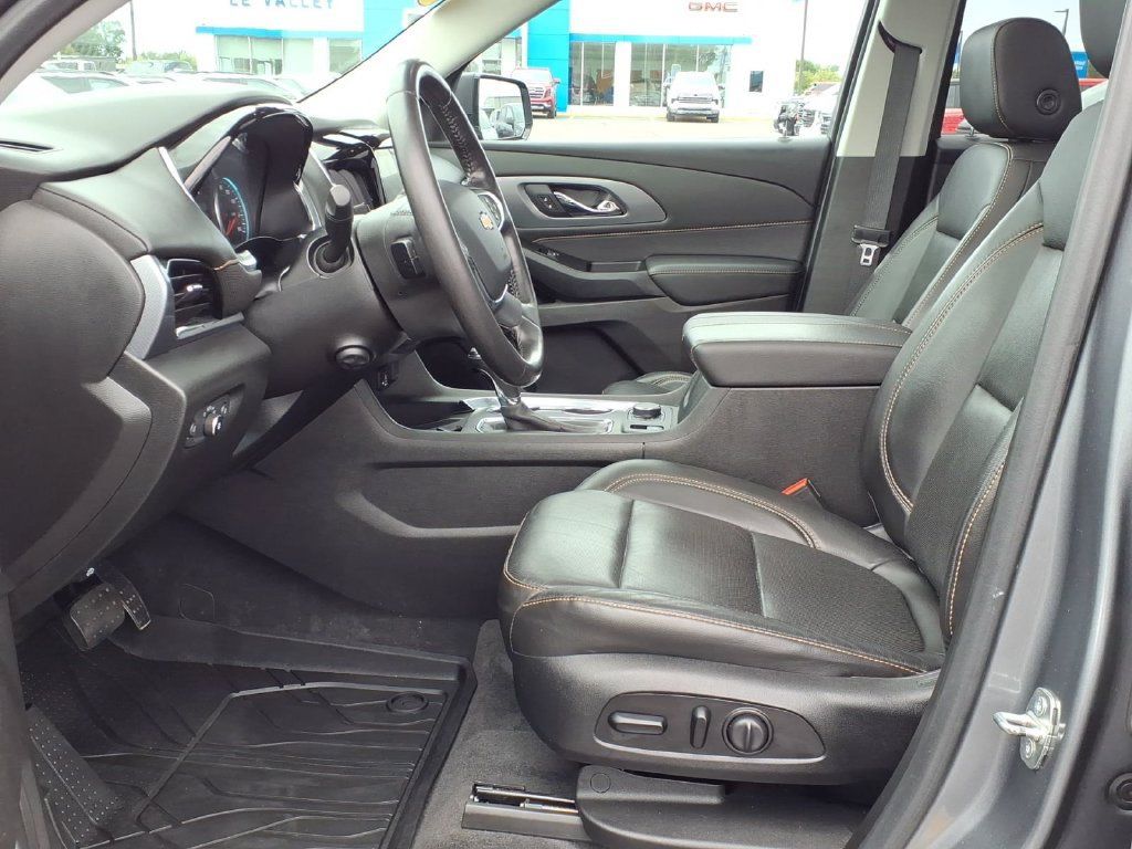 Used 2020 Chevrolet Traverse Premier w/ LPO, Blackout Package FWD image 10