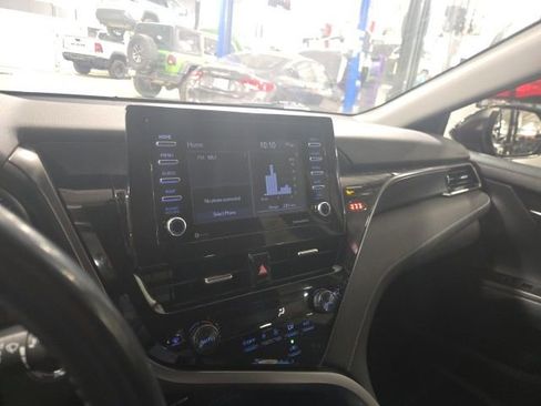 Used 2022 Toyota Camry SE w/ Convenience Package image 15