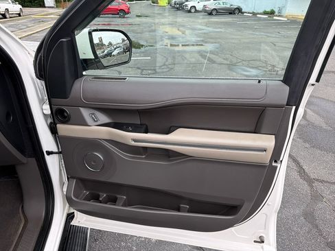 Used 2019 Ford Expedition XLT w/ Equipment Group 202A AWD/4WD image 45