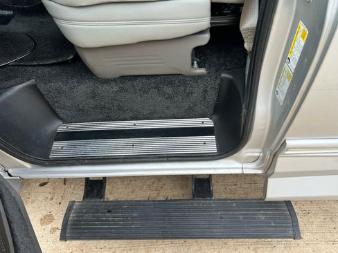 Used 2018 Chevrolet Express 2500 w/ Enhanced Convenience Package image 15