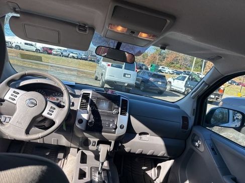 Used 2016 Nissan Frontier SV image 22