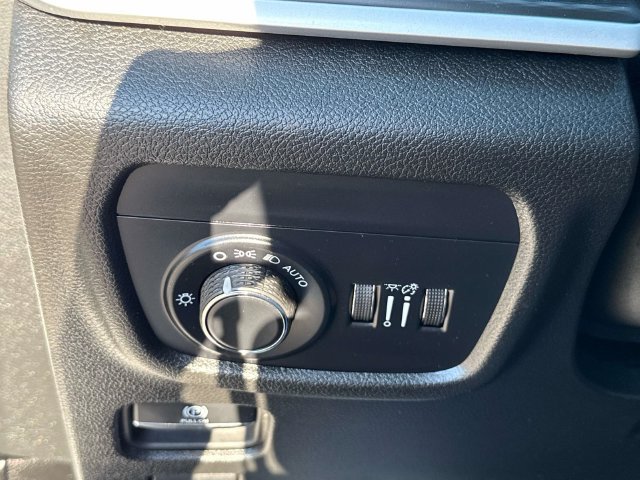 Used 2024 Jeep Grand Cherokee Altitude AWD/4WD image 24