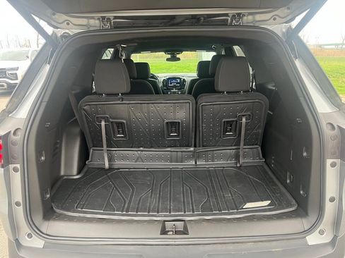 Used 2023 Chevrolet Traverse LT image 35