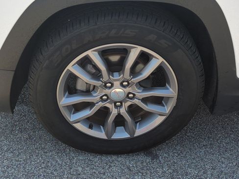 Used 2024 GMC Terrain SLT FWD image 11