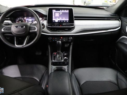 Used 2025 Jeep Compass Latitude image 29