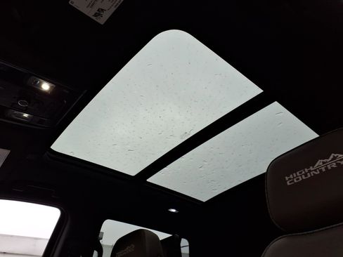 Used 2021 Chevrolet Tahoe High Country image 12