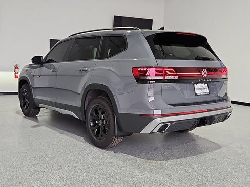 New 2026 Volkswagen Atlas Peak Edition AWD/4WD image 2