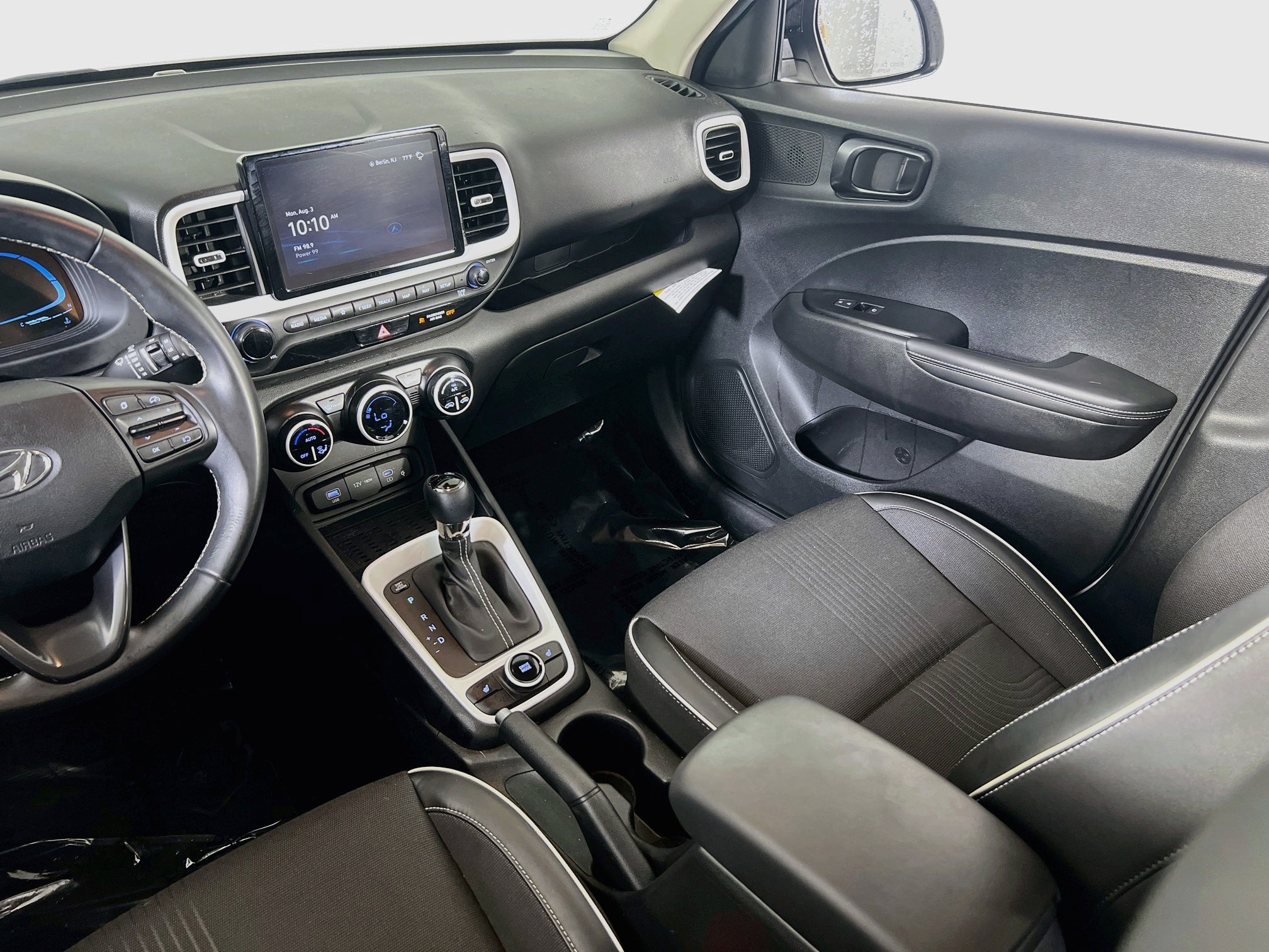 Used 2023 Hyundai Venue Limited FWD image 21
