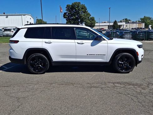Used 2023 Jeep Grand Cherokee L Laredo AWD/4WD image 10
