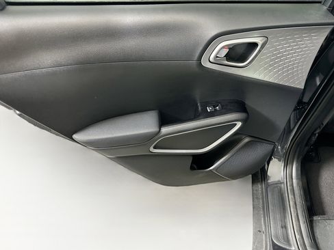 Used 2025 Kia Soul LX w/ LX Technology Package image 24