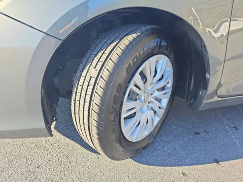 Used 2014 Toyota Camry L image 30