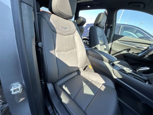 Used 2024 Cadillac XT6 Sport image 32