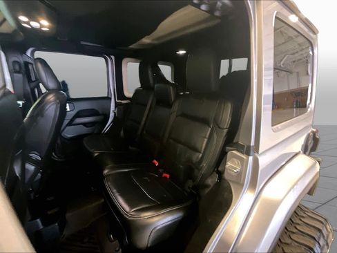 Used 2019 Jeep Wrangler Unlimited Sahara AWD/4WD image 19
