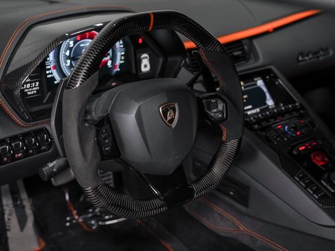 Used 2018 Lamborghini Aventador S image 39