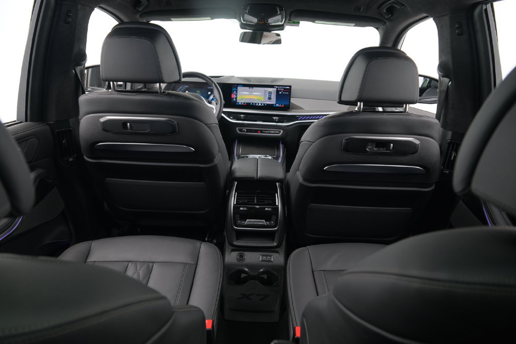 Used 2025 BMW X7 M60i w/ Executive Package AWD/4WD image 42