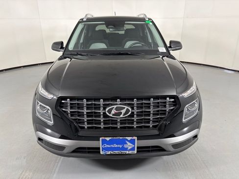 Used 2025 Hyundai Venue SEL FWD image 3