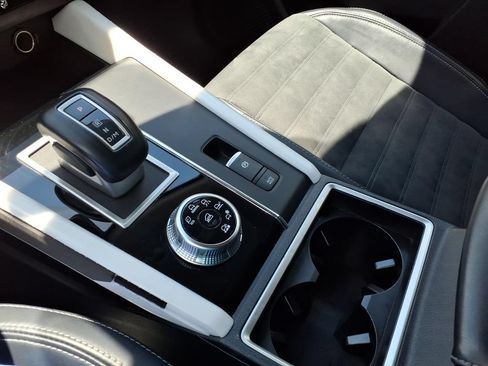 Used 2024 Mitsubishi Outlander AWD image 19