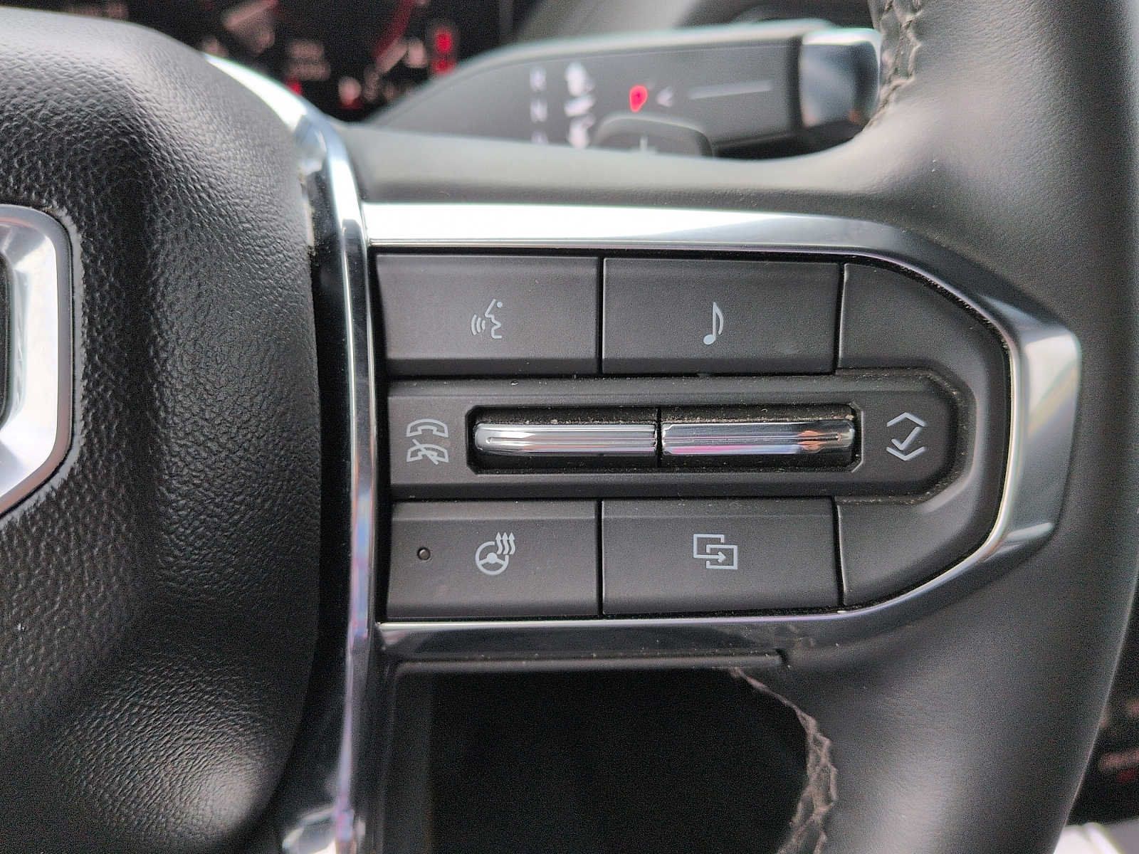 Used 2025 GMC Yukon XL Denali AWD/4WD image 18
