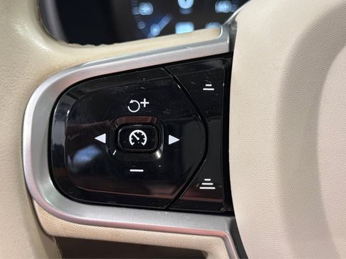 Used 2021 Volvo XC90 T5 Momentum w/ Advanced Package AWD/4WD image 23