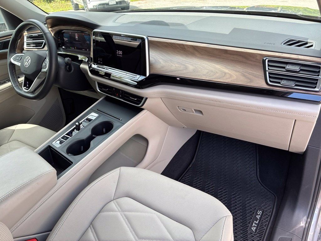 Used 2024 Volkswagen Atlas SE AWD/4WD image 46