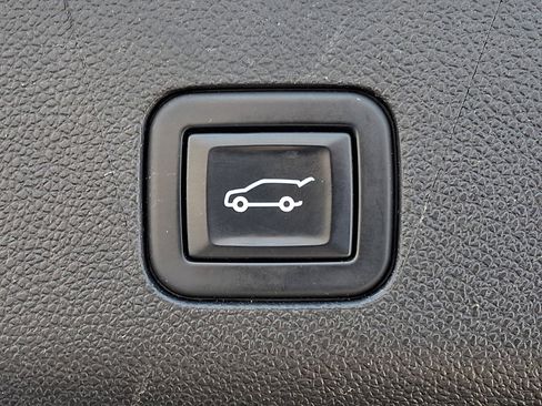 Used 2022 GMC Yukon XL Denali image 31