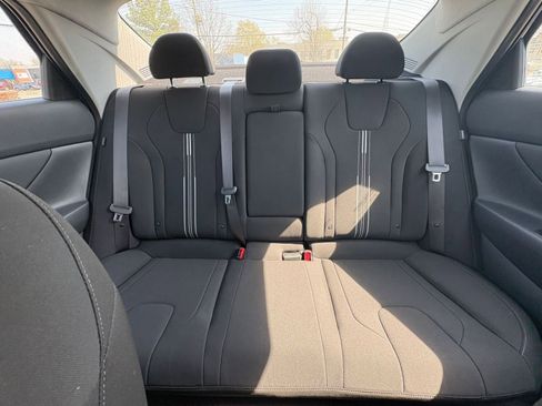 Used 2025 Hyundai Elantra SEL image 39