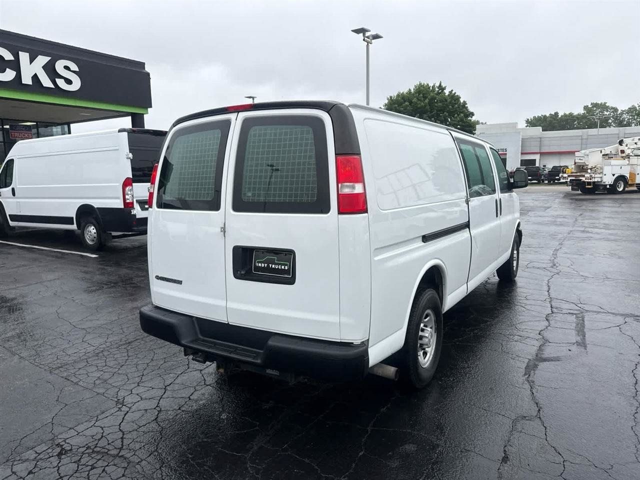Used 2020 Chevrolet Express 3500 Extended w/ Driver Convenience Package RWD image 8