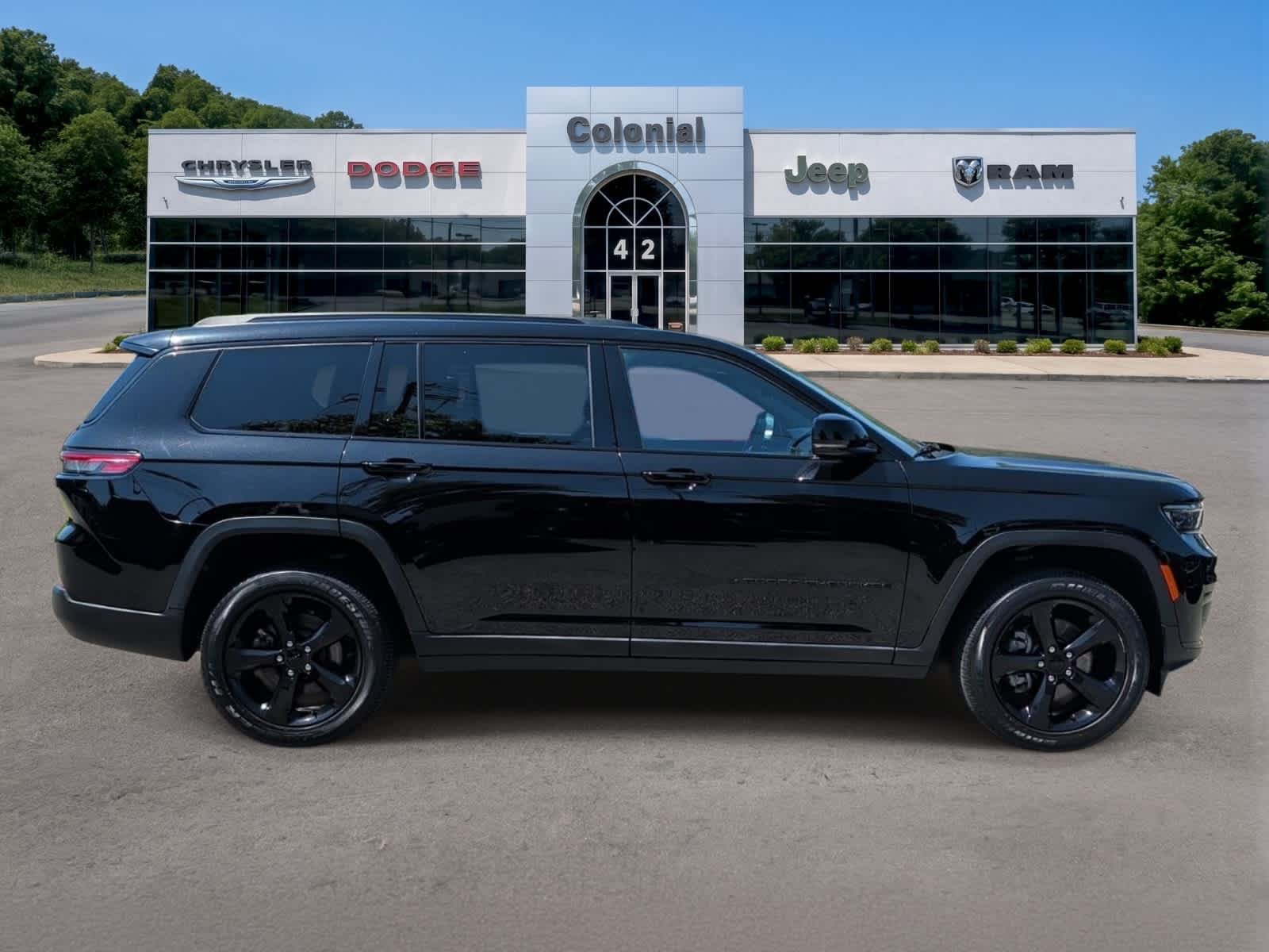 Used 2023 Jeep Grand Cherokee L Laredo AWD/4WD image 7