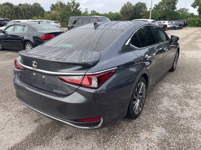 Used 2024 Lexus ES 300h w/ Technology Package FWD image 2