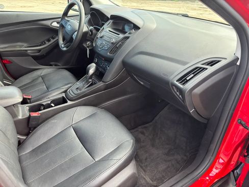 Used 2017 Ford Focus SE FWD image 19