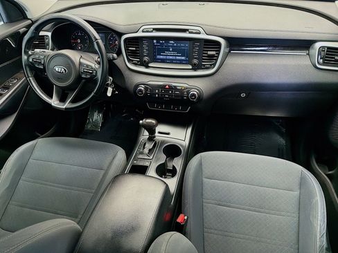 Used 2018 Kia Sorento FWD image 12