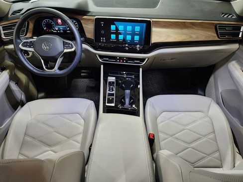 Used 2024 Volkswagen Atlas SE w/ Panoramic Sunroof Package image 46