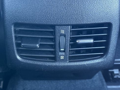 Used 2013 Lexus ES 300h image 16