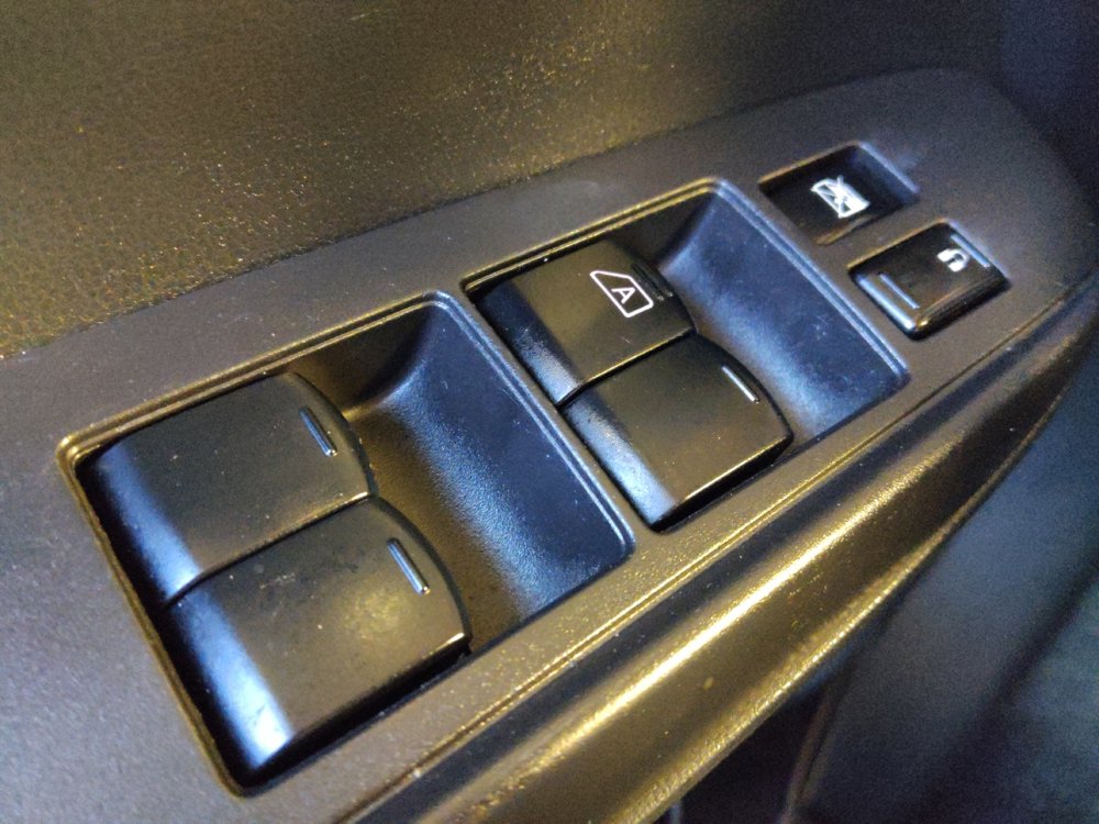 Used 2015 Nissan Versa SV FWD image 27