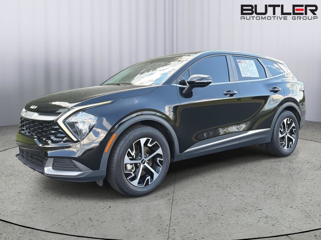 Used 2023 Kia Sportage EX FWD image 2
