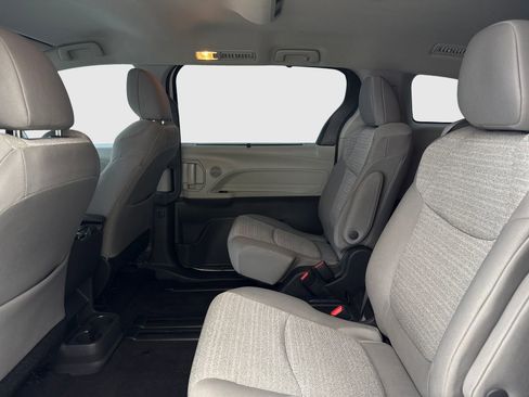 Used 2022 Toyota Sienna LE image 38