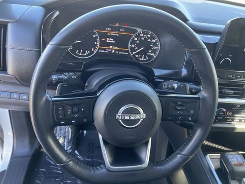 Used 2022 Nissan Pathfinder SL w/ SL Black Package image 16