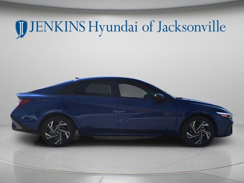 New 2025 Hyundai Elantra Sport FWD image 3