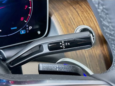 Certified 2025 Mercedes-Benz GLC 300 4MATIC image 17