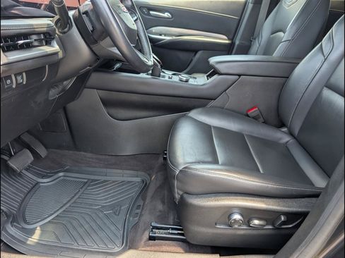 Used 2024 Cadillac XT4 Premium Luxury AWD/4WD image 9