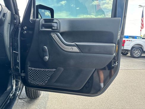 Used 2017 Jeep Wrangler Sport w/ Connectivity Group AWD/4WD image 25