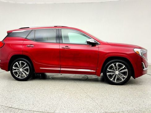 Used 2020 GMC Terrain Denali w/ Denali Premium Package FWD image 8