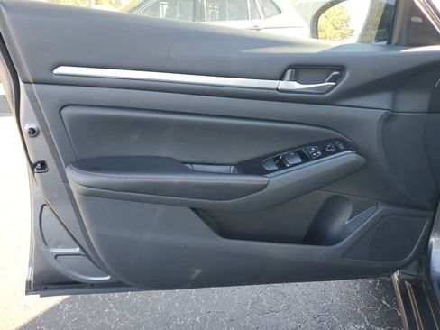 Used 2024 Nissan Altima 2.5 SR image 15