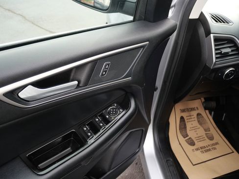 Used 2020 Ford Edge SEL w/ Convenience Package image 15