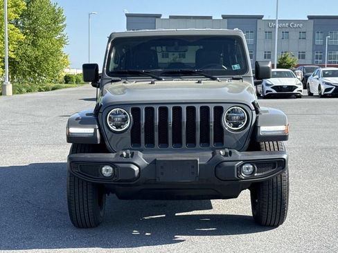 Used 2022 Jeep Wrangler Unlimited Sahara AWD/4WD image 29
