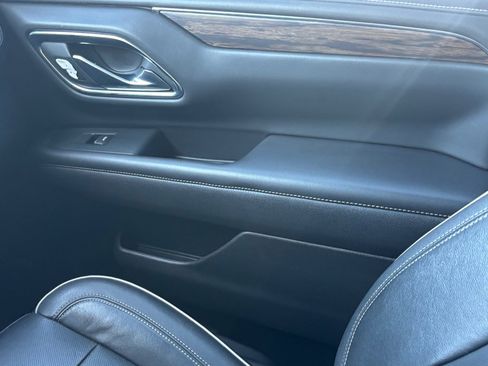 Used 2021 Chevrolet Suburban Premier w/ Premium Package image 30