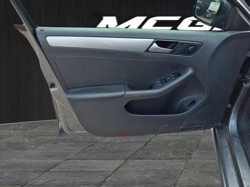 Used 2017 Volkswagen Jetta SE image 21